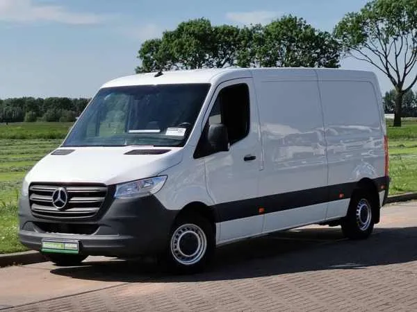 Mercedes-Benz Sprinter 311 Lang L2H1 Airco MBUX Image 2